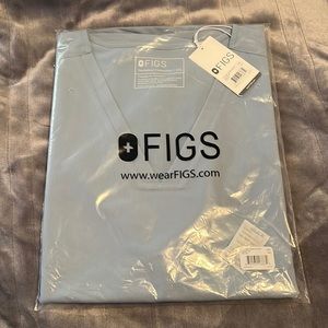 Casma figs scrub top